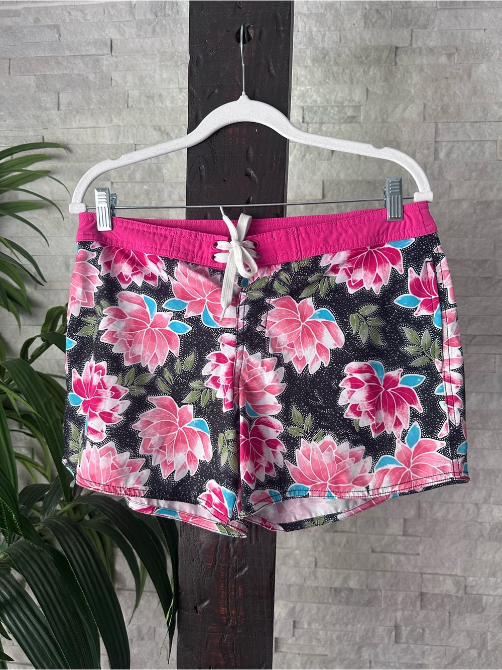 O’rageous Tropical Floral Pink Boho Drawstring Women’s Board Shorts Size M